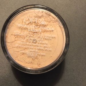 Ofra translucent powder
